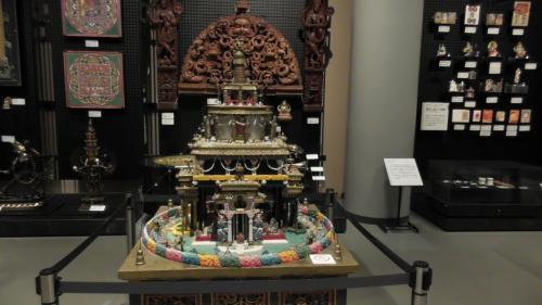 国立民族博物館